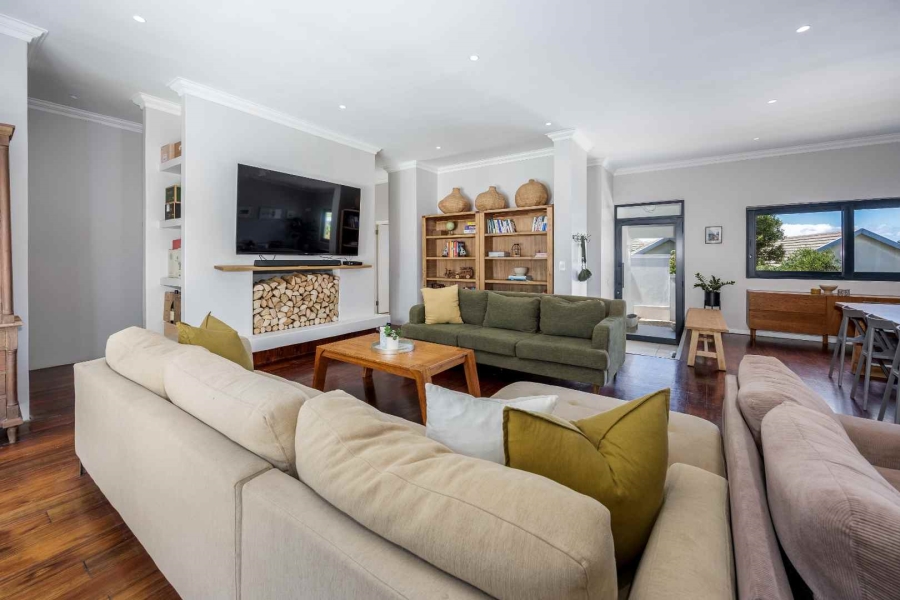 4 Bedroom Property for Sale in Kanonberg Western Cape